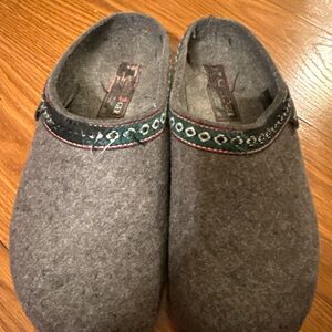 Haflinger Gray Wool Mules with Embroidered Trim